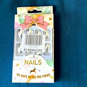 2 sets of press on nails